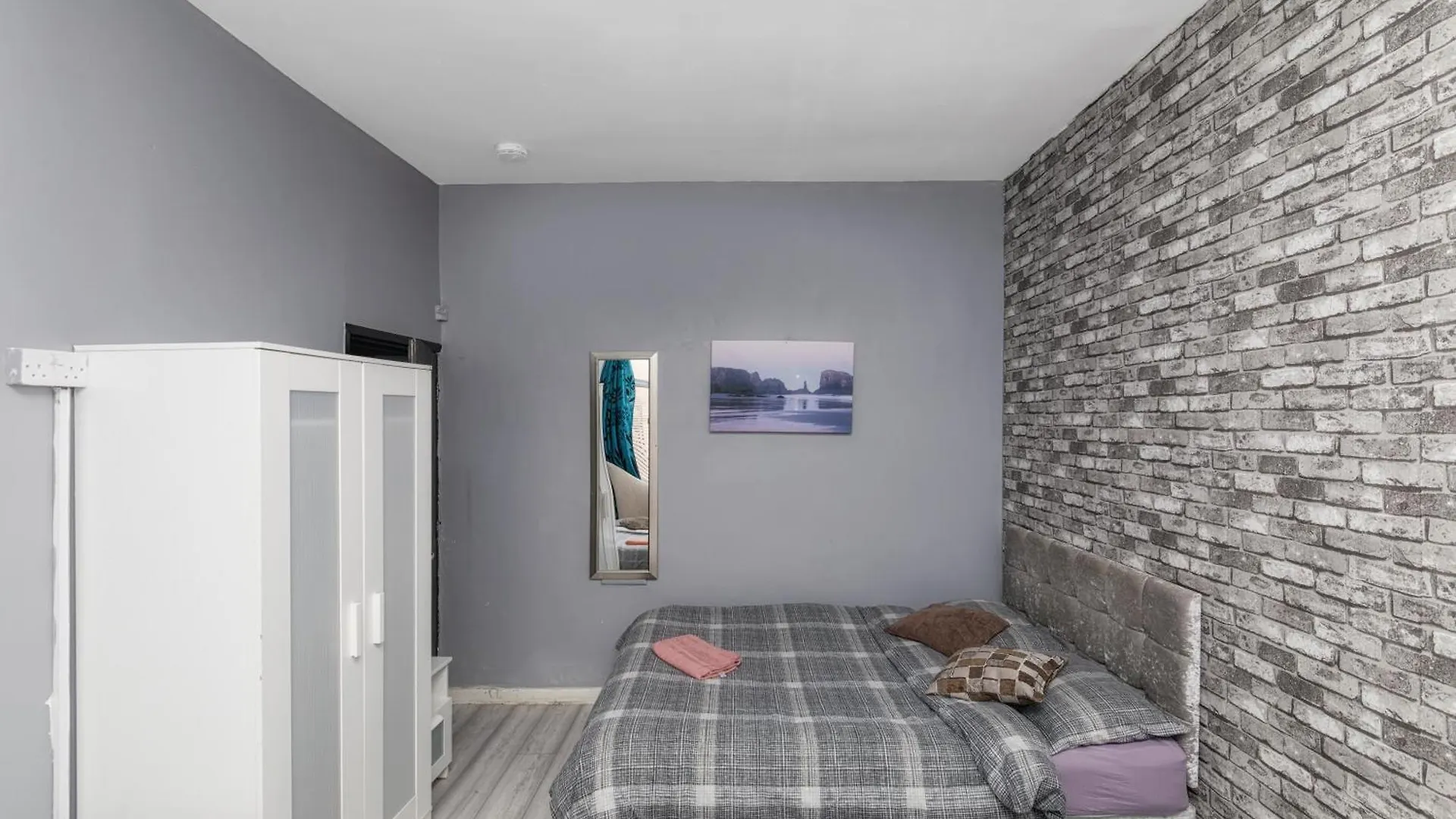 Apartment Newcastle City Centre Super Spacious Town House Free Parking And Wi-Fi