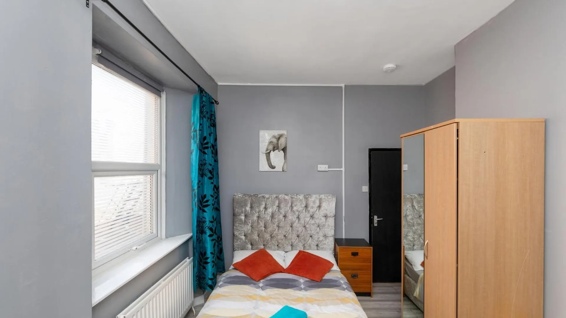 Apartment Newcastle City Centre Super Spacious Town House Free Parking And Wi-Fi