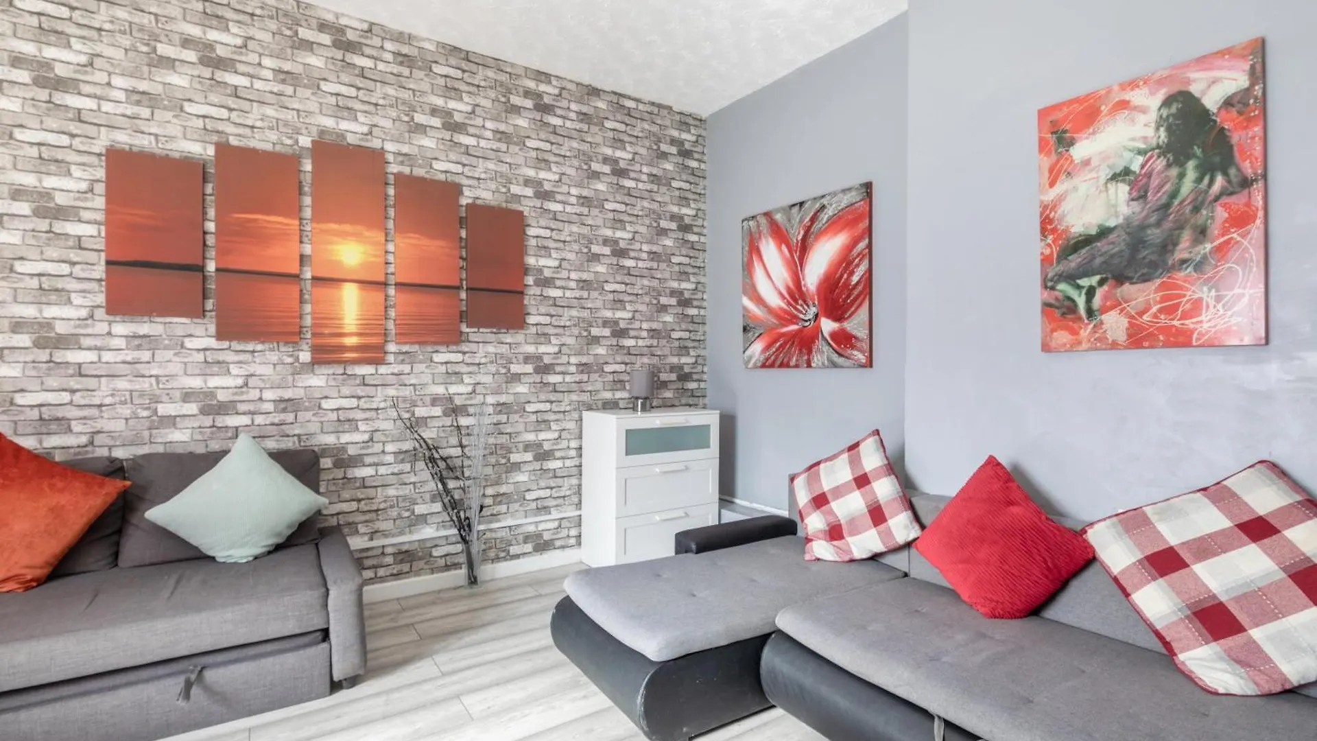 Apartment Newcastle City Centre Super Spacious Town House Free Parking And Wi-Fi